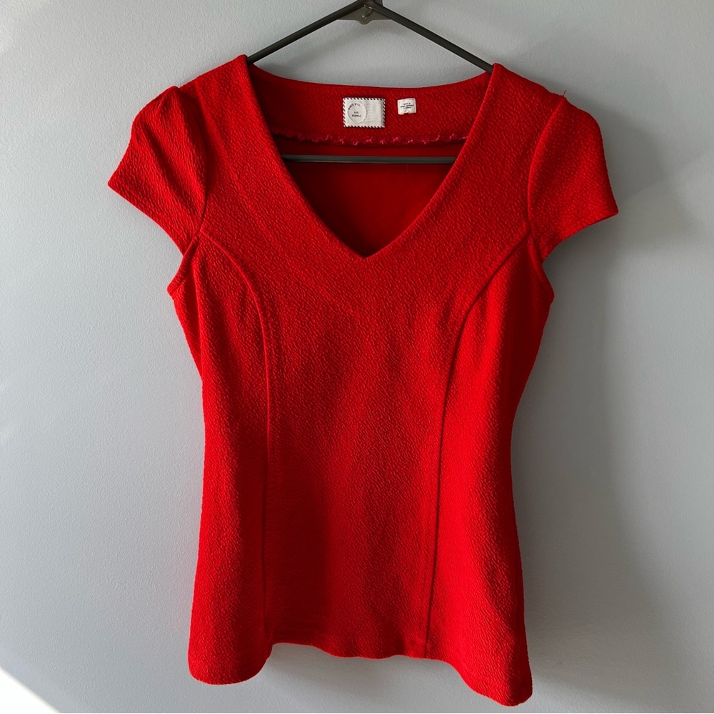 Cap-sleeve v-neck fitted Anthropologie tee